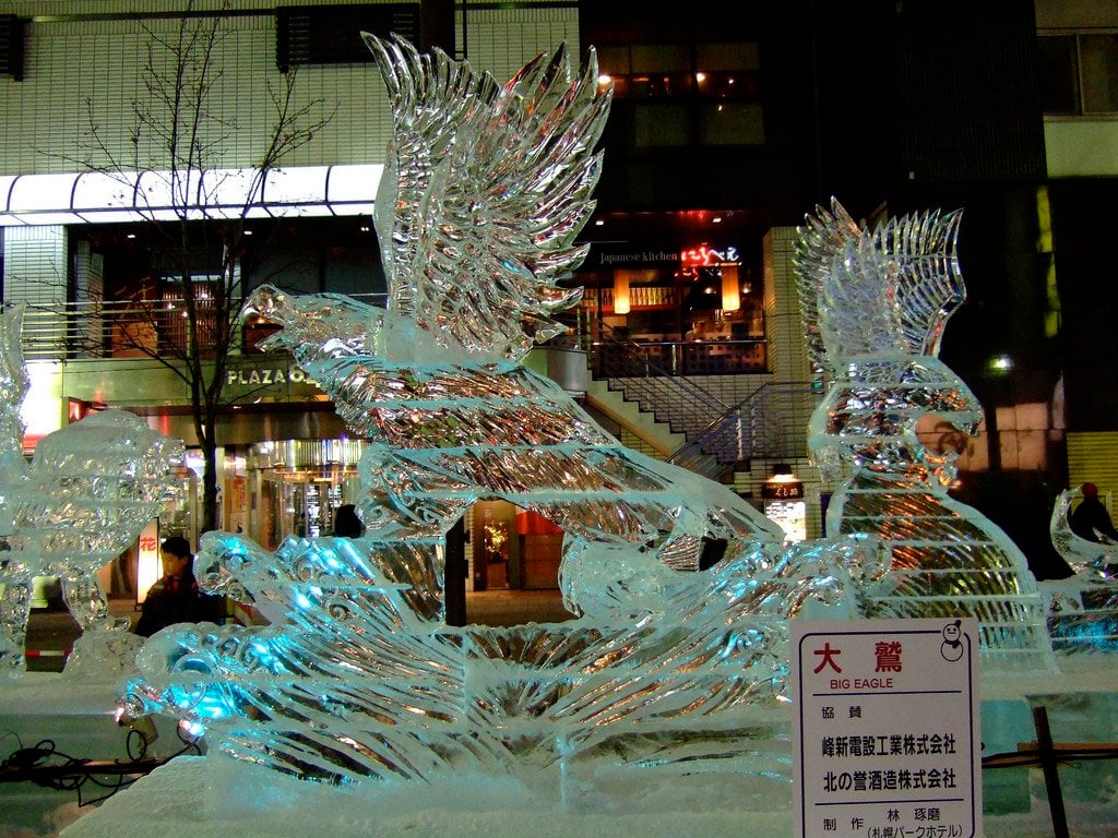 Big_Ice_Eagle_Sculpture_Susukino_Ice_Festival_Sapporo